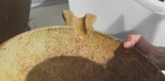 Antico bacile in ceramica recuperato nelle acque di San Vito Lo Capo