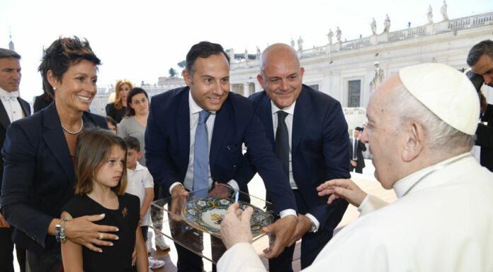 Usura e sovraindebitamento, Legge3.it ricevuta dal Papa