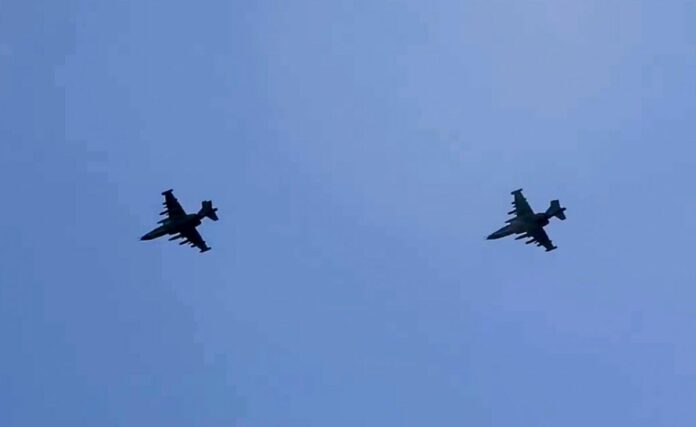 Guerra in Ucraina: Gli aerei a reazione russi Sukhoi Su-25 in azione