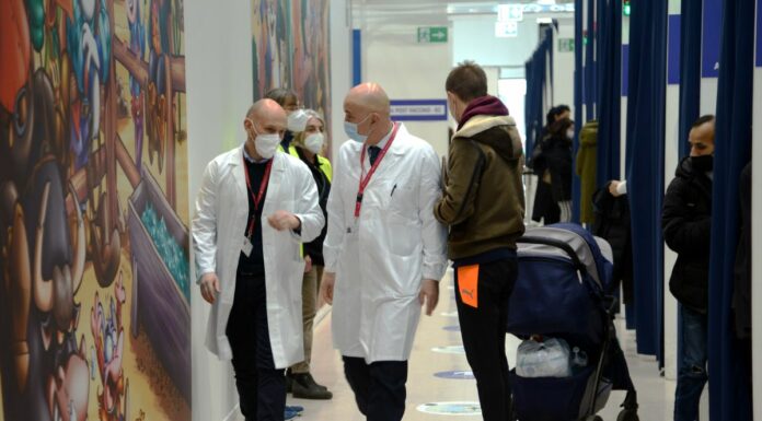 Covid, 30.526 nuovi casi e 18 decessi in 24 ore