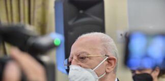 Covid, mascherina obbligatoria negli uffici della Regione Campania