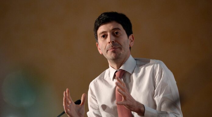 Speranza “Scritte no vax inquietanti, vaccino ha salvato milioni vite”