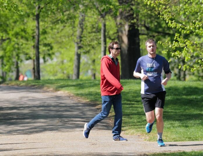 Emergenza Coronavirus, Londra, i cittadini riprendono a fare attività sportiva all'aria aperta