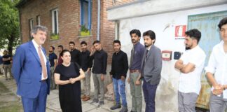 Marsilio visita centro accoglienza profughi afgani a Isola Gran Sasso