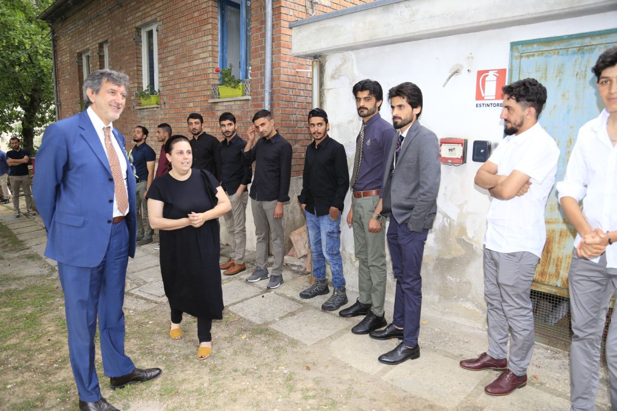 Marsilio visita centro accoglienza profughi afgani a Isola Gran Sasso