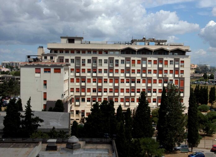 OSPEDALE, MICROCITEMICO DI CAGLIARI DOVE UNA DONNA HA ABORTITO UNO DI DUE GEMELLI