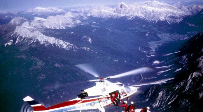 Crolla un seracco di ghiaccio sulla Marmolada, almeno 7 feriti ma si temono vittime