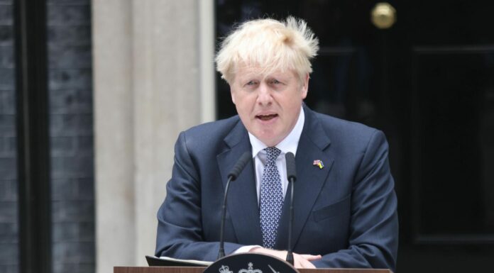 Boris Johnson si dimette “Serve un nuovo leader. Nessuno è indispensabile”