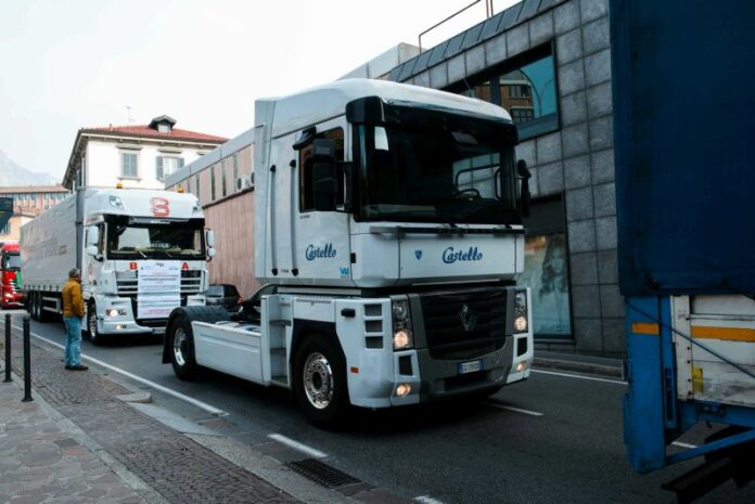 MANIFESTAZIONE UNATRAS, CORTEO DI TIR