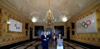 Milano-Cortina 2026, esposta a Palazzo Marino bandiera olimpica