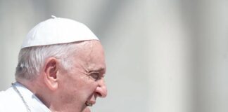 Papa “Porre fine a folle guerra in Ucraina”