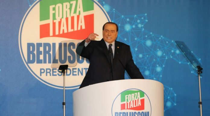 Berlusconi “M5S irresponsabile, volta le spalle agli italiani”