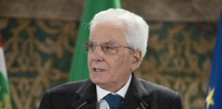 Mattarella non accoglie dimissioni Draghi e lo rinvia al Parlamento