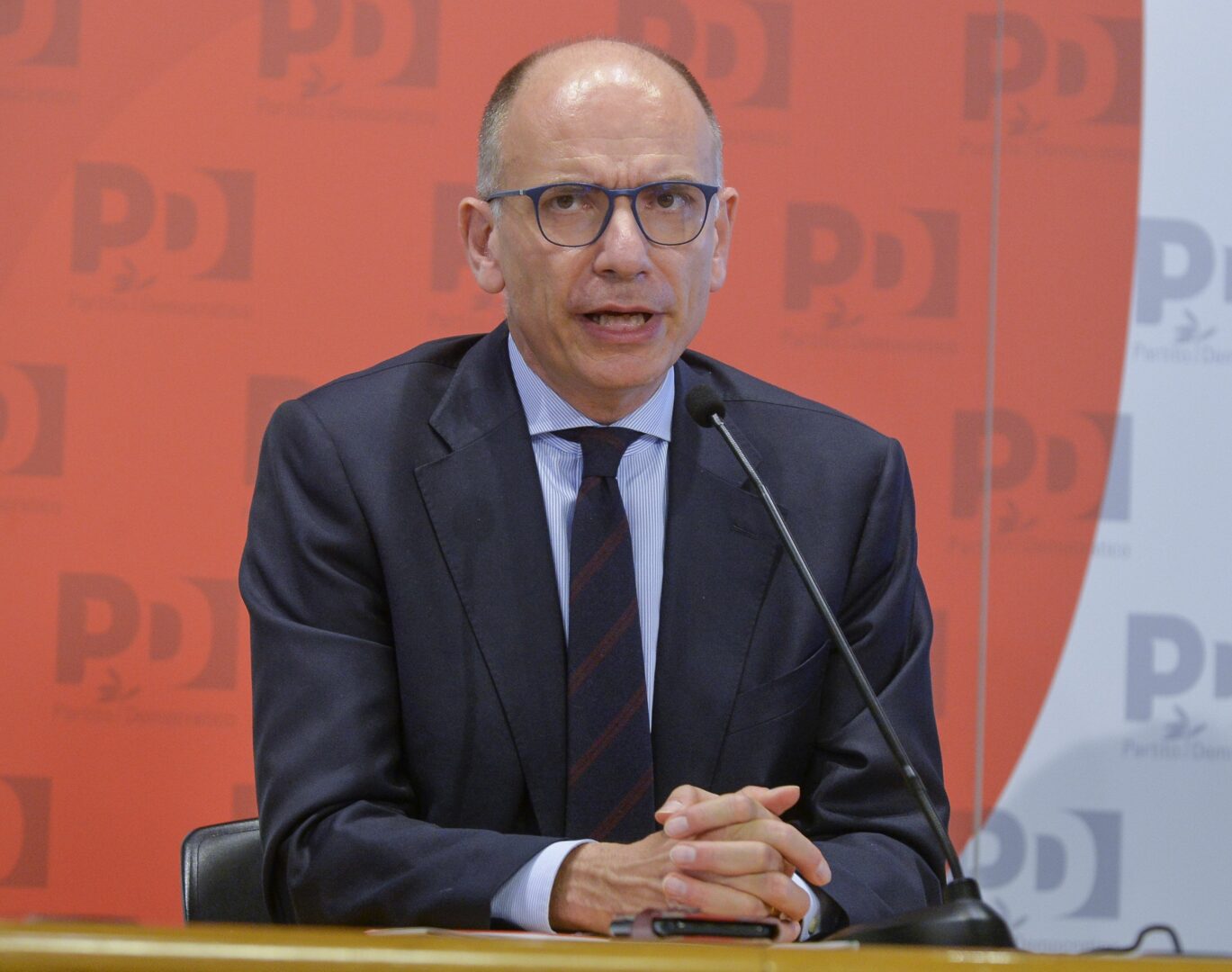 Letta “Non interrompere il cammino dell’esecutivo”