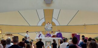 A Palermo l’addio al bimbo morto a Sharm “Portiamolo sempre con noi”