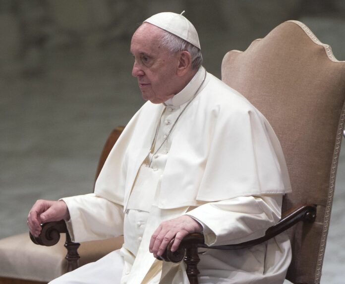 Roma, Papa Francesco durante un'udienza con i pellegrini slovacchi nell'Aula Paolo VI in Vaticano