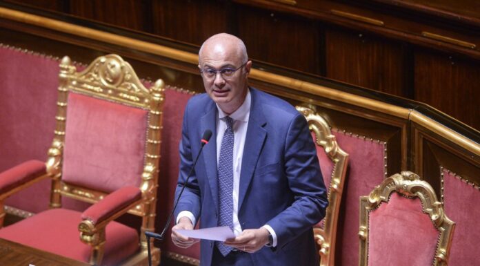 Assemblea M5S, D’Incà chiede una tregua tra Conte e Draghi