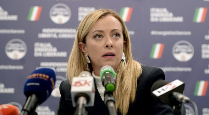 Meloni “Il premier pretende pieni poteri, andare subito al voto”