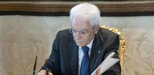Mattarella firma il decreto su dimissioni di Santanchè e interim ministero del Turismo a Meloni