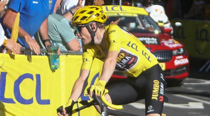 Al Tour acuto di Laporte, 3° Dainese, Vingegaard leader