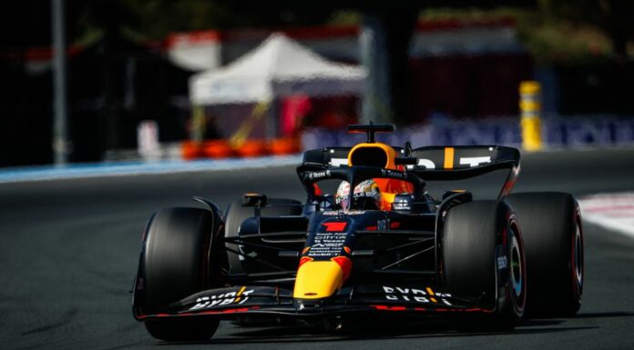 Formula 1, Verstappen vince in Francia, Leclerc out
