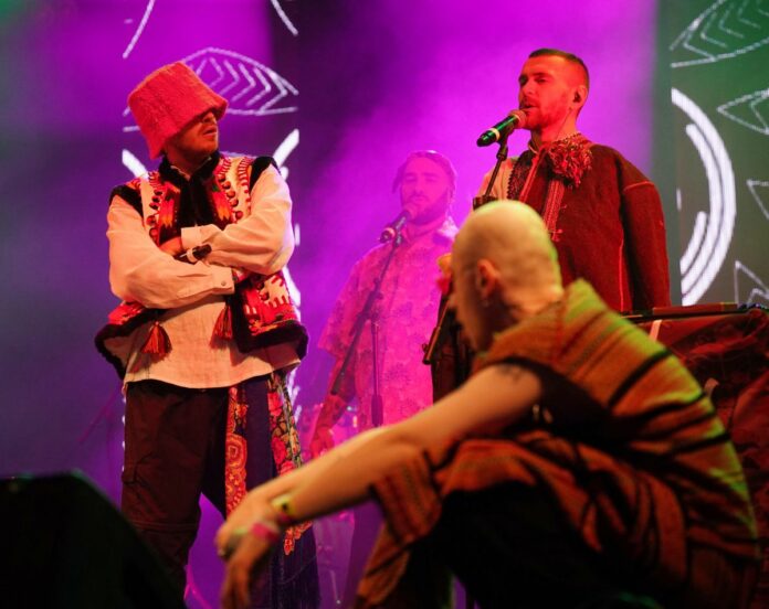 Glastonbury Festival 2022 - la band ucraina vincitrice dell'ultima edizione dell'eurovision Kalush Orkestra sul palco