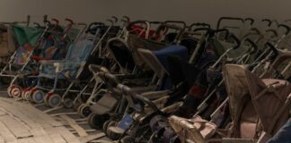 Milano, “Gilded Darkness” di Nari Ward al Centro Balneare Romano