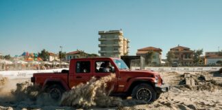 Off road sulla sabbia con i Suv Jeep agli Xmasters