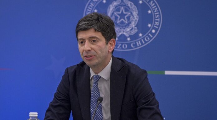 Speranza “Investiamo 235 mln per diagnostica in studi medici”