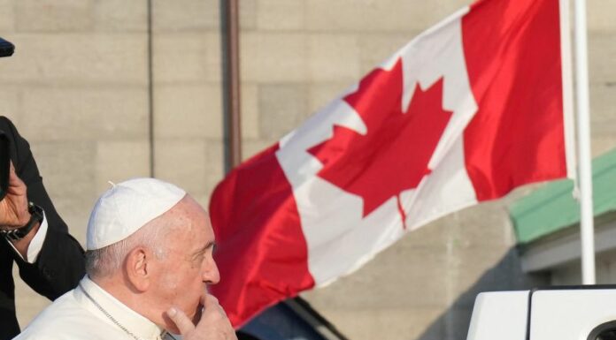 Il Papa rientra dal Canada “Avanti verso riconciliazione e verità”