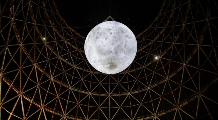 Videocittà 2022, Luna Somnium illumina il Gazometro di Roma