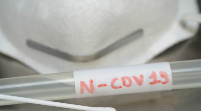 Covid, in calo positivi, decessi e ricoverati in terapia intensiva