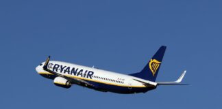 Due italiani multati per disturbo a bordo di un volo Malta-Parma