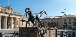 Malta, dinosaurs main attraction in the streets of Valletta