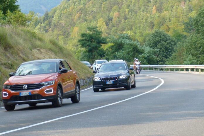 Code chilometriche lungo la provinciale della Valle Seriana per il rientro in città dopo il week end. Milanesi e Bergamaschi incolonnati sulla ST 671 Bergamo Clusone.