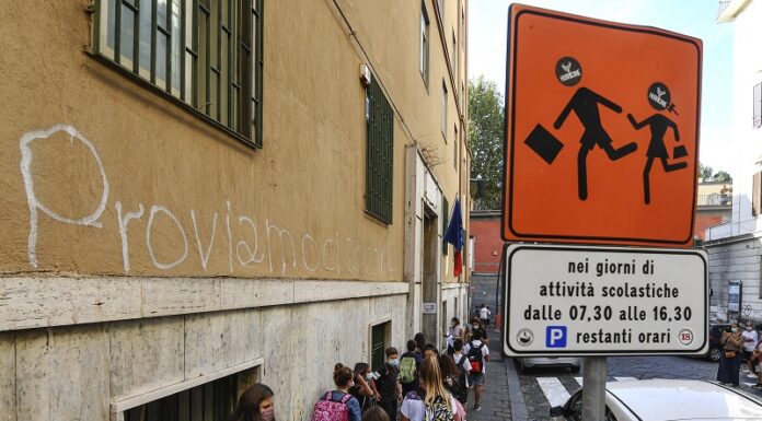 Pubblicate le regole per la scuola, mascherine solo per alunni fragili