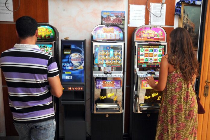 Milano - In aumento la dipendenza da gioco - Video poker