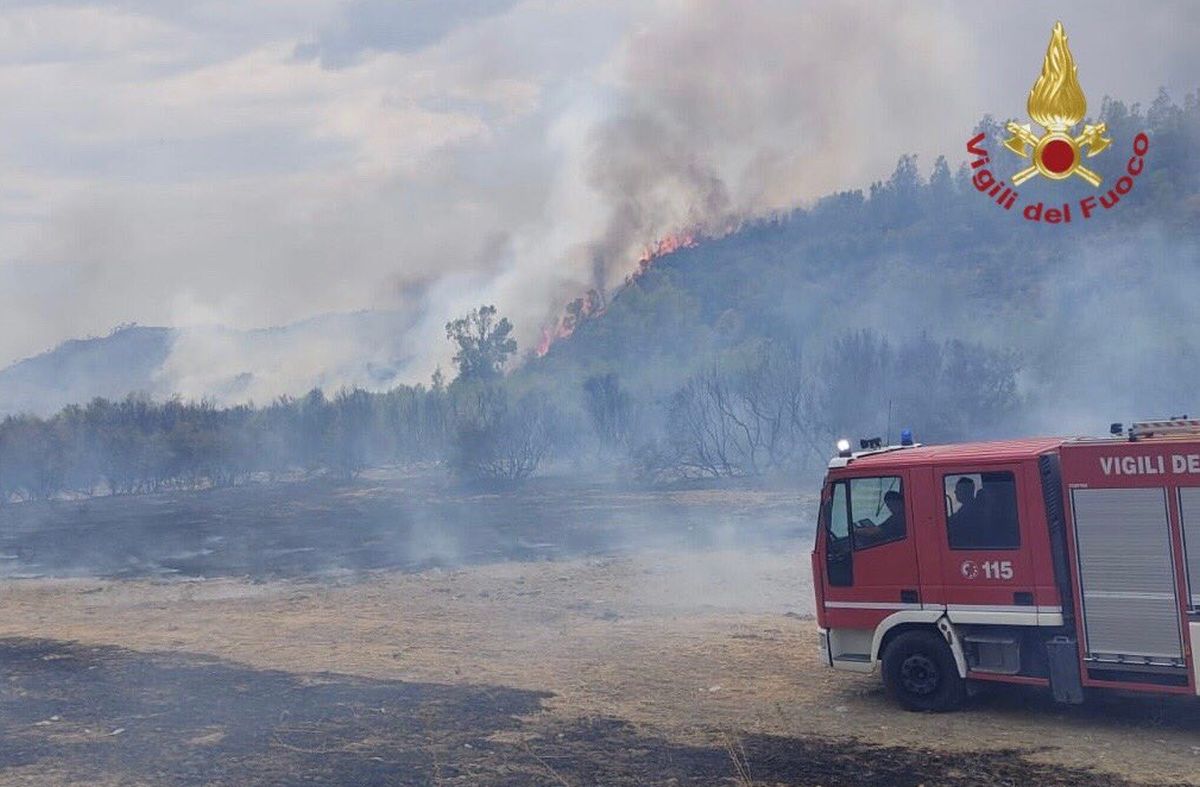 Incendi, Toti “Ad Albenga bruciati 400 ettari di verde”