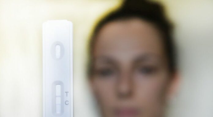 Covid, 11.976 nuovi casi e 113 decessi