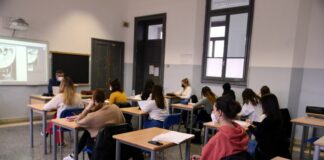 Scuola, accordo sul contratto per 1,2 milioni di dipendenti