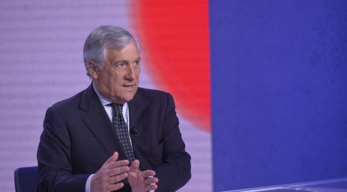 Tajani, “Berlusconi candidato? Decide lui, io convinto di sì”