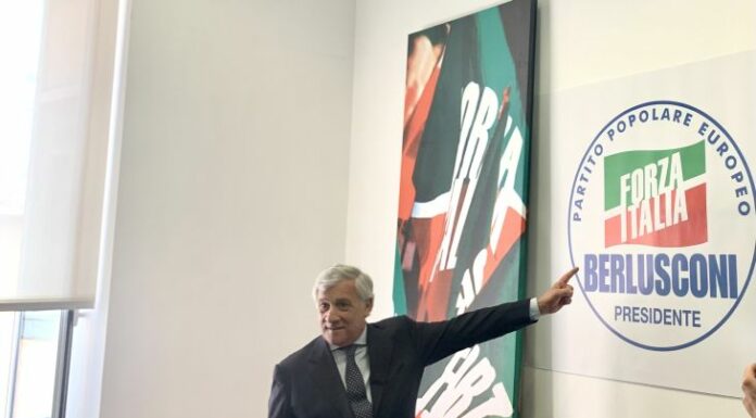 Elezioni, nel simbolo Forza Italia riferimento a Ppe e nome Berlusconi