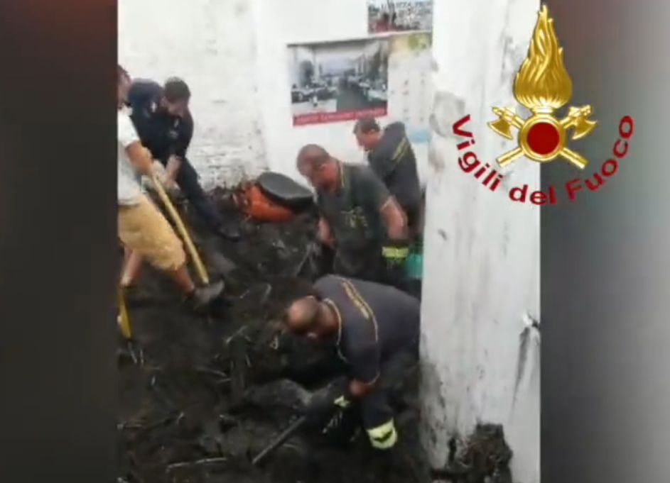 L’isola di Stromboli devastata dal maltempo, un ferito e possibili evacuazioni