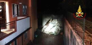 Caduta massi nel potentino, evacuate 16 persone