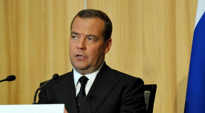 Medvedev agli europei “Alle urne punite i vostri governi”