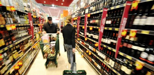 Nel 2025 la spesa media mensile familiare rimane stabile a 2.782 euro