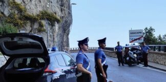 Controlli dei carabinieri a Capri, monitoraggio dei turisti per un’estate sicura