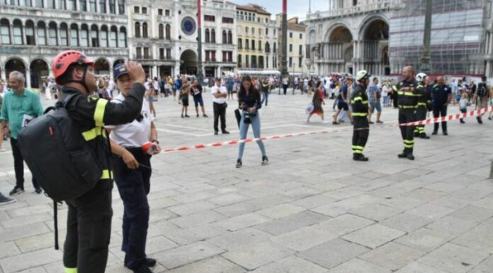 Sopralluogo dei vigili del fuoco al campanile San Marco di Venezia, nessuna criticità