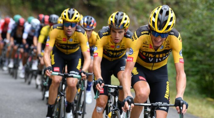 Jumbo-Visma domina crono a squadre, Gesink prima maglia rossa