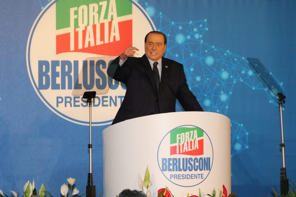 Berlusconi “Più verde nelle città con boschi circolari e radiali” Berlusconi “Più verde nelle città con boschi circolari e radiali”